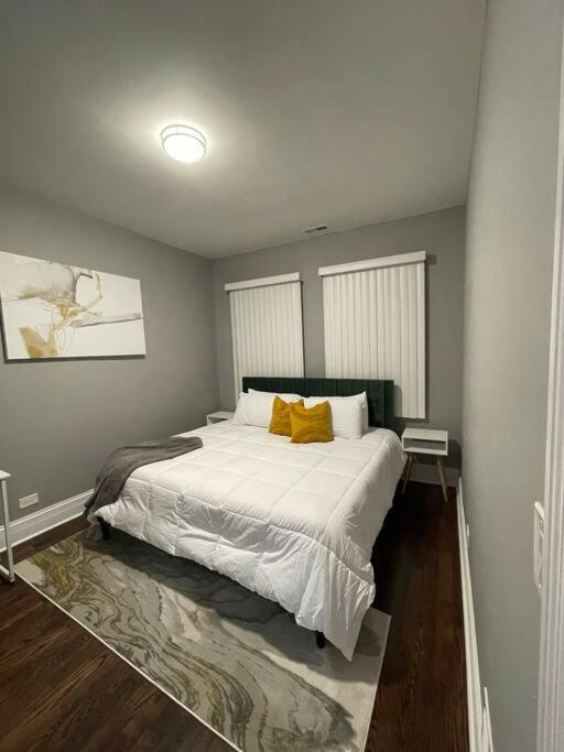 Upscale Apartment Westside Of Chicago Exteriör bild