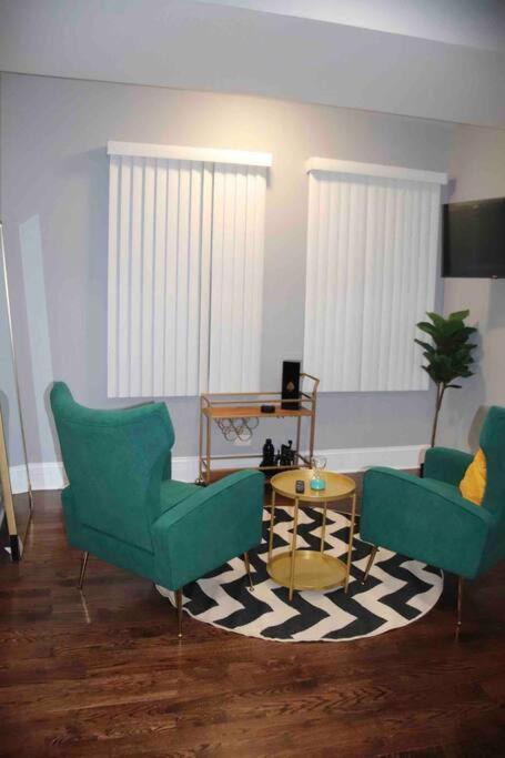 Upscale Apartment Westside Of Chicago Exteriör bild
