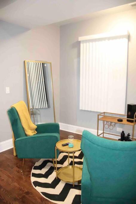 Upscale Apartment Westside Of Chicago Exteriör bild